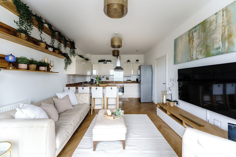 Living area 5, Riverfront Flat, Newport
