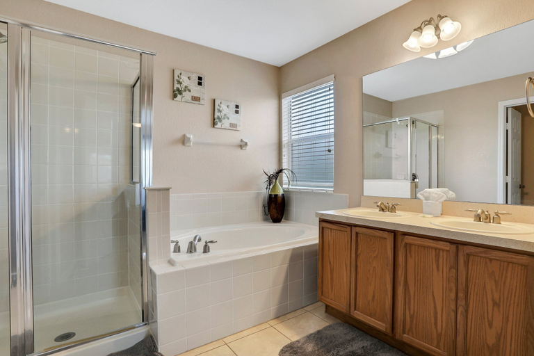 Bathroom 5, Beautiful Home Close to Theme Parks With Private Pool, AC & W/D - Dog-friendly, Osceola