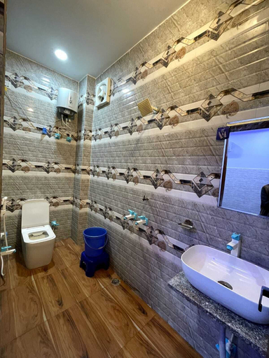 Bathroom 4, Hotel Triveni Inn, Mathura