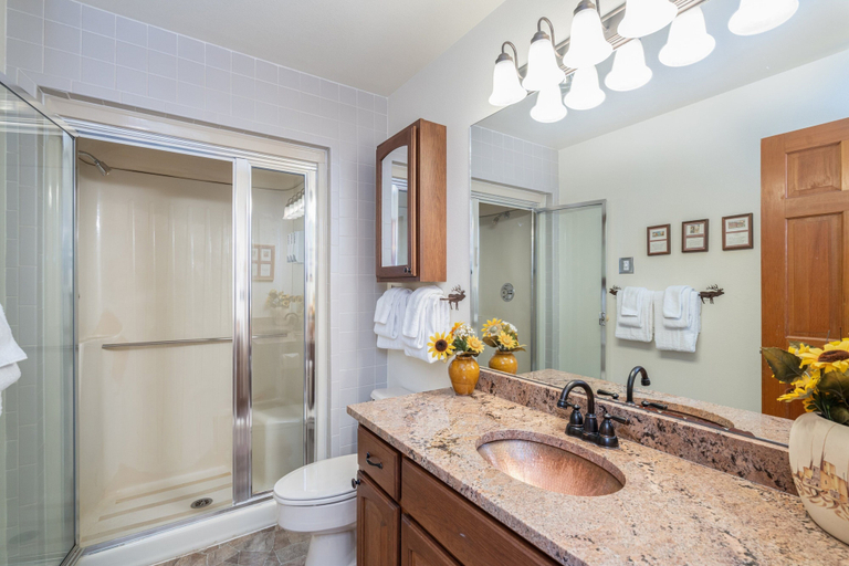 Bathroom 4, Ajax Vista at Riverside 2 Bedroom Condo, San Miguel
