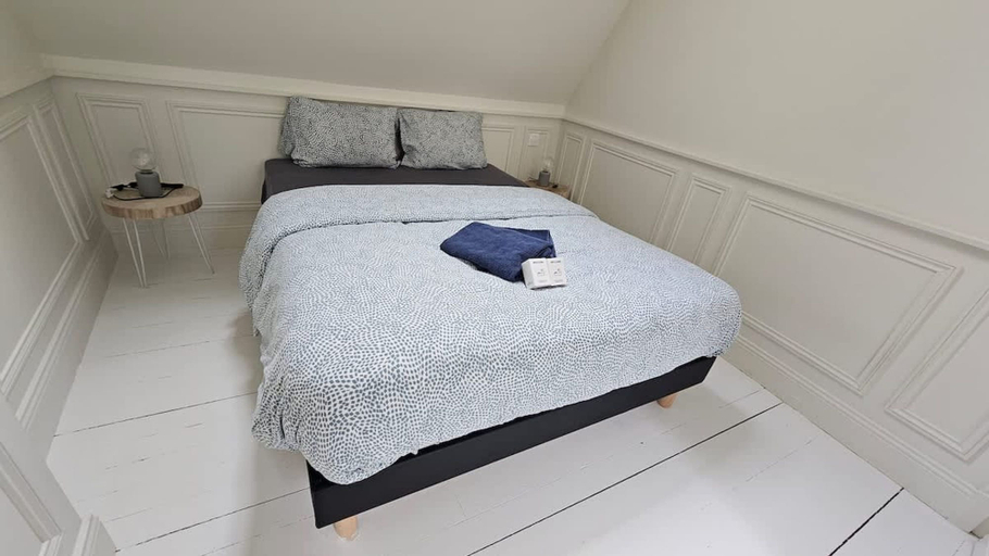 Room 2, T2 de la Prefecture in Arras, Pas-de-Calais