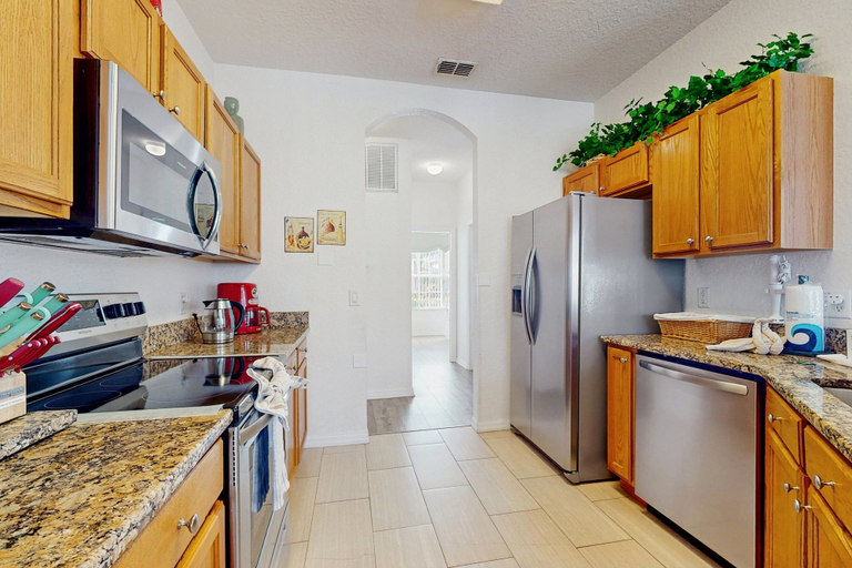 Private kitchen 3, Inviting Villa With Private Pool & spa Near Disney & Golf Course Charm, Polk