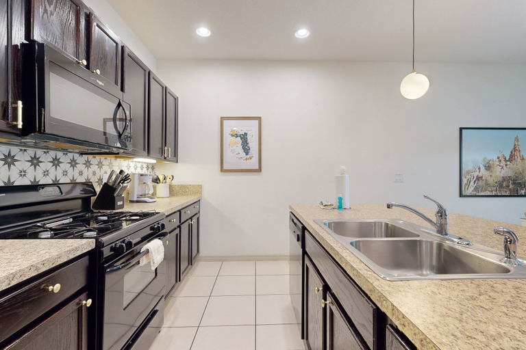 Private kitchen 5, Solterra Escape Private Pool Café, Tennis & Water Park With Lazy River, Polk