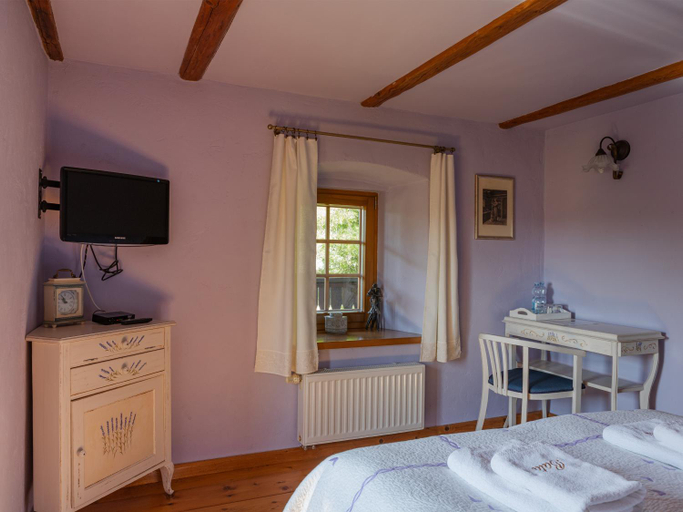 Bedroom, Osada Jezdziecka Bata, Lwówek Śląski