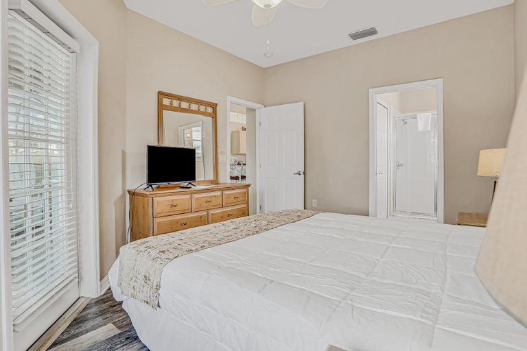 Room 3, Vibrant Modern Home With Private Pool, Spa, Lanai & Expansive Game Room, Polk