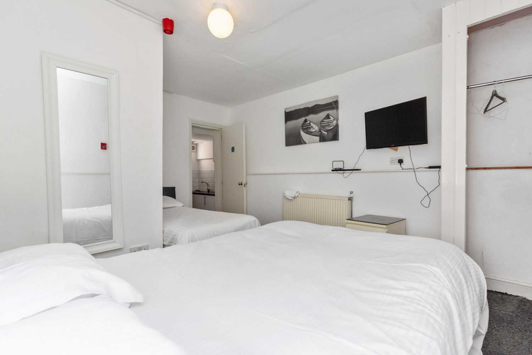 Bedroom 5, Amhurst Hotel, London