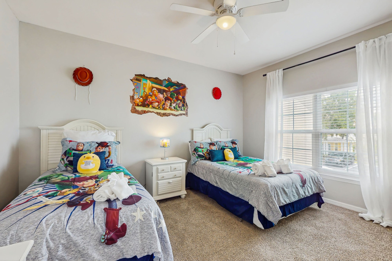 Room 2, Spacious Condo With Themed Rooms, Foosball Table and Shared Pool, Osceola