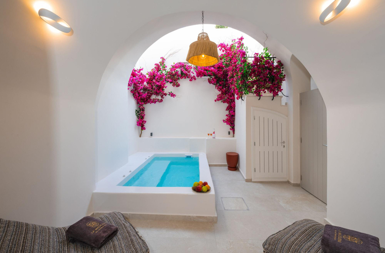 Sport & Beauty 3, La Madeleine Oia, South Aegean
