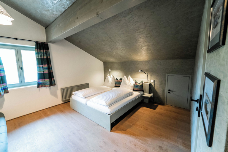 Room 2, FAT Mankei, Zell am See
