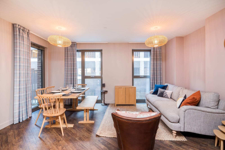 Living area 2, Canada Gardens, London