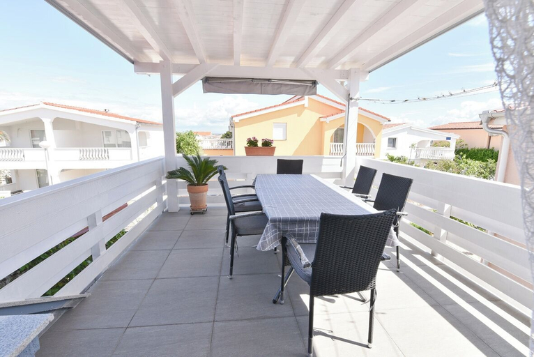 Terrace/patio 4, Apartments Karacic, Vir