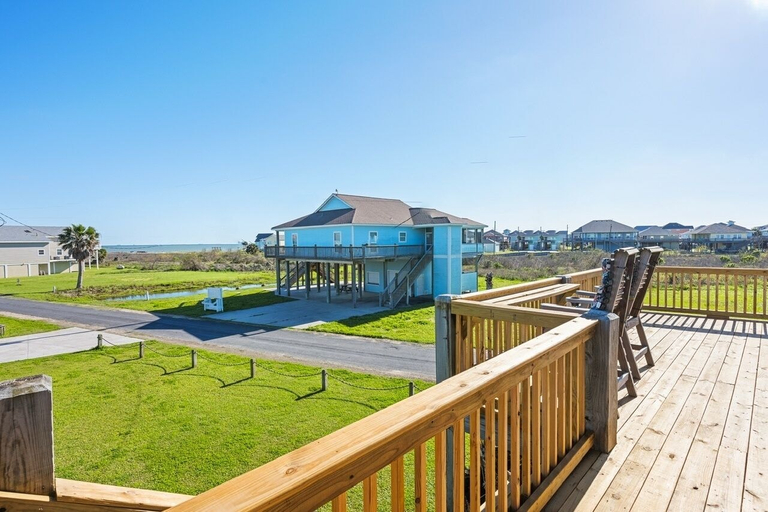 Property grounds 5, Toes In The Sand 3 Bedroom Home, Galveston