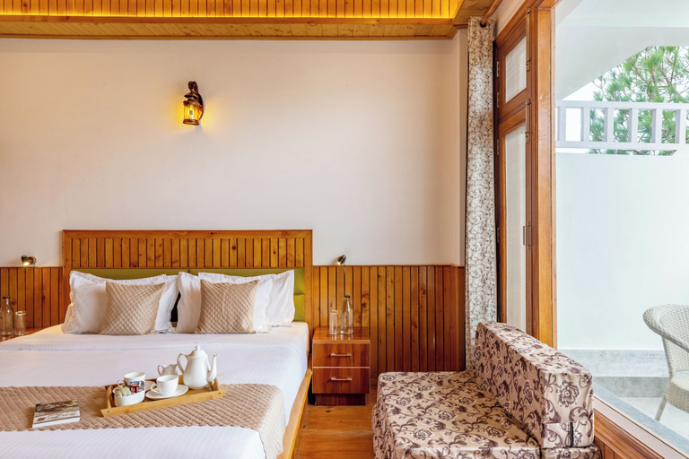 Room 4, Alaya Stays Querencia 5BHK with HillView, Solan