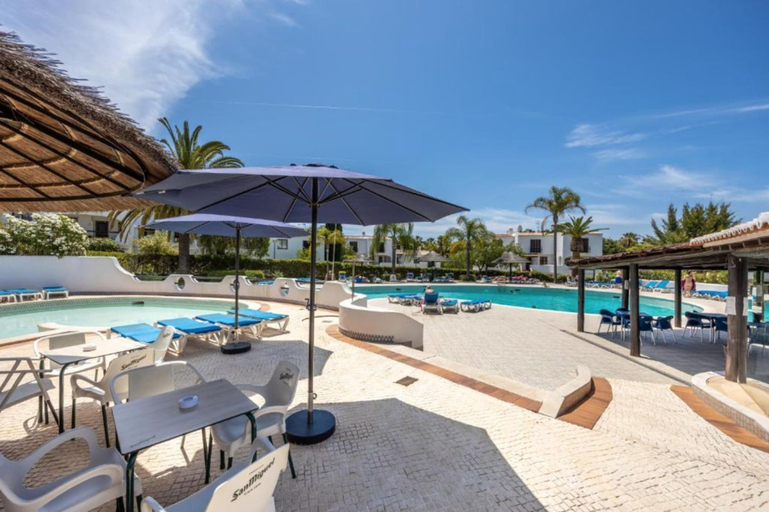 Room 2, Aldeia S o Rafael T2 81, Albufeira