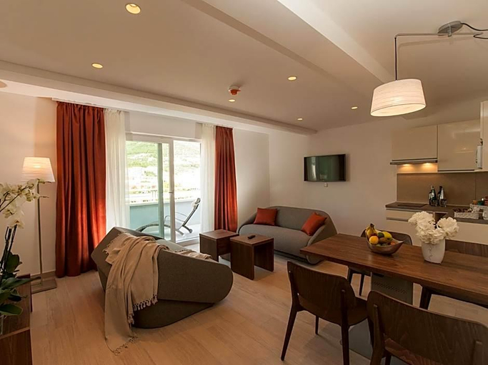 Exterior & Views 2, Aparthotel Miramare, Makarska
