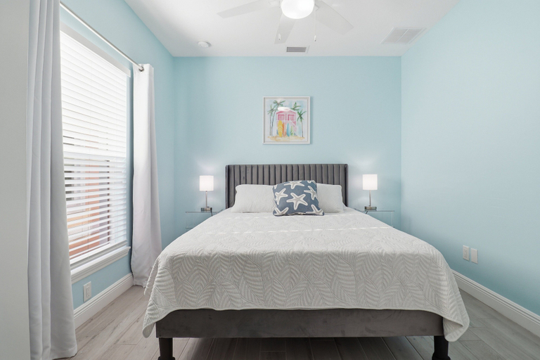 Room 4, New! Charming Lilac Cottage 111, Charlotte
