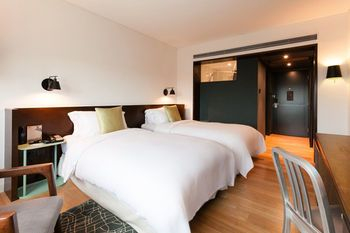 Others 4, Hotel PULSE8, Praha 7
