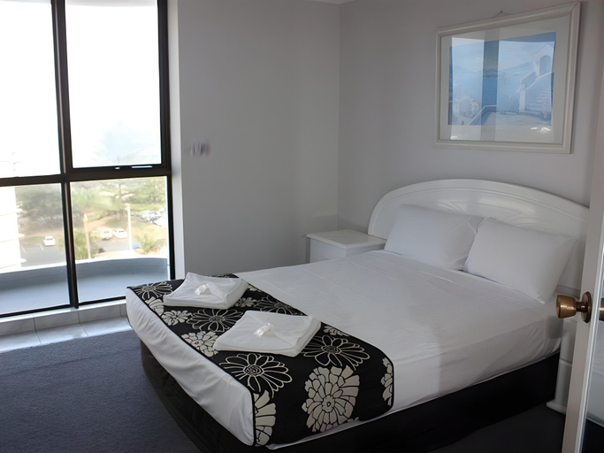 Bedroom 3, Burleigh Gardens North Hi Rise Hotel, Gold Coast