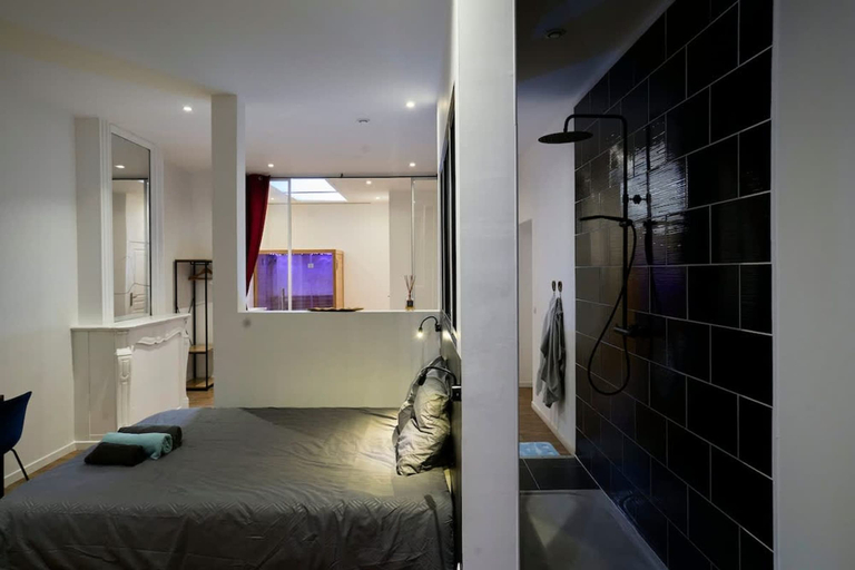 Room 3, Baignoire Blaneo Sauna 10 Minutes de la Gare, Nord