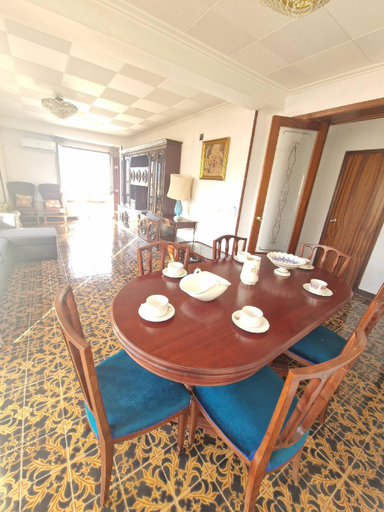 2, 114m 3 Bedroom Apartment with Balcony Lift and AC, Castellón