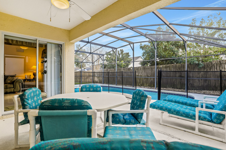 Outdoor dining, Lovely Home With a Private Pool, Grill, Washer/dryer, & AC - Snowbird Friendly, Osceola