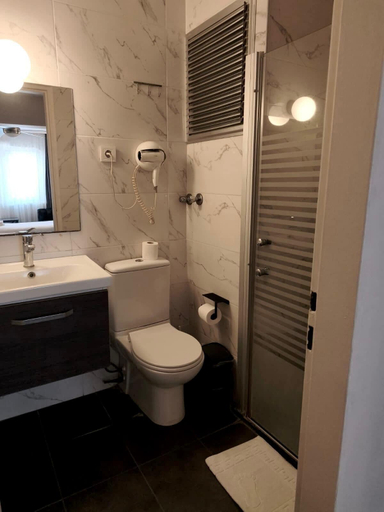 Bathroom 5, Otel Balca, Konak