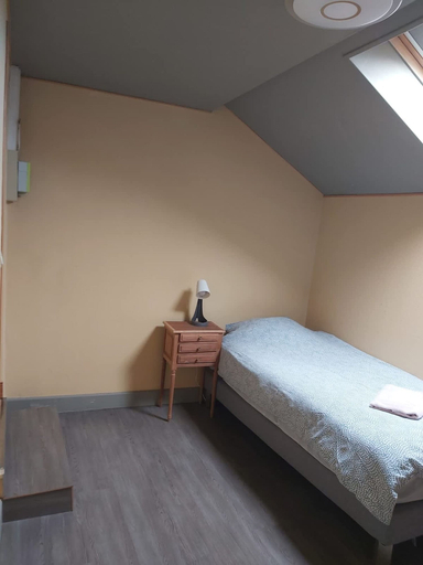 Room 4, L Authentique Wifi Parking 4pers Carvin Centre, Pas-de-Calais