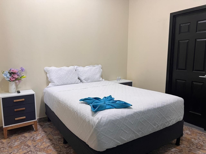 Room 3, Mi Tierra Surf City Hotel and Restaurant, La Libertad