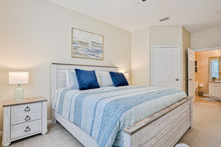 Room 5, Friendly Condo With Pool and hot tub Access, Wifi, Central AC, and Private W/D, Osceola
