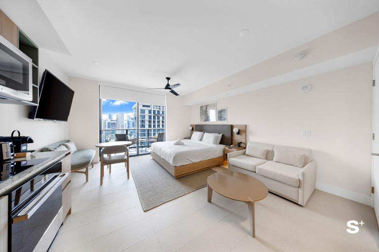 Living area 2, 44th-Floor Luxury Condo - Gym & Pool, Miami-Dade