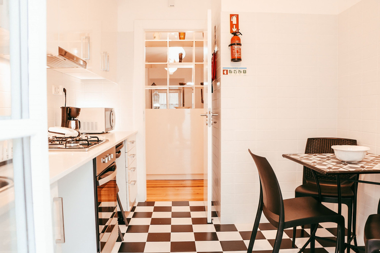 Room 2, Kalathos House 1 With Terrace By Gt House, Lisbon