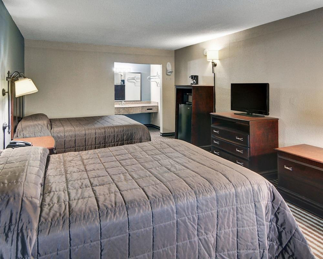 Bedroom 3, Loyalty Inn Gainesville, Cooke