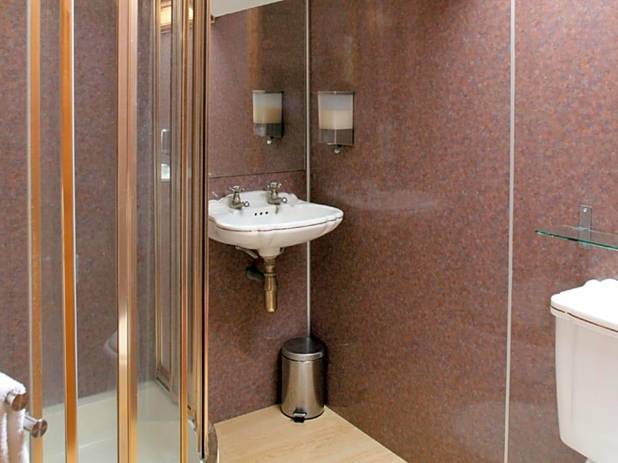 Bathroom, Ilkley Riverside Hotel, Bradford