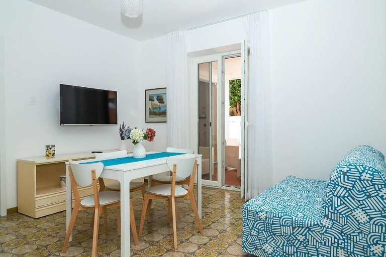 Dining 5, Villa Trani - close to the beach, Napoli