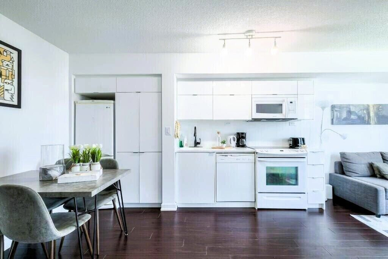 Living area 2, Skyview Haven Stay, Toronto