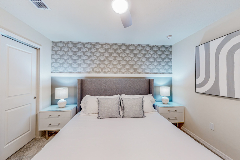 Room 5, Spacious Private Home w/ Private Pool, Resort Style Waterpark & Mini Golf Access, Polk