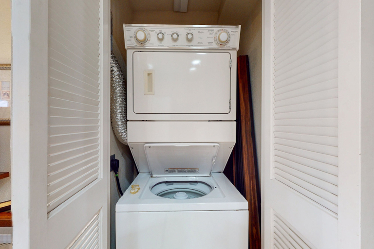 Laundry, Gated-entry Townhome, With Shared Pool, Central AC, Near Theme Parks, Osceola