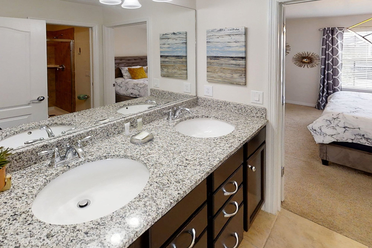 Room 2, Gorgeous Home With Private Pool With Spa, Pool Table & gas Grill, Osceola