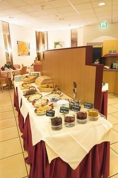 Food & Drinks