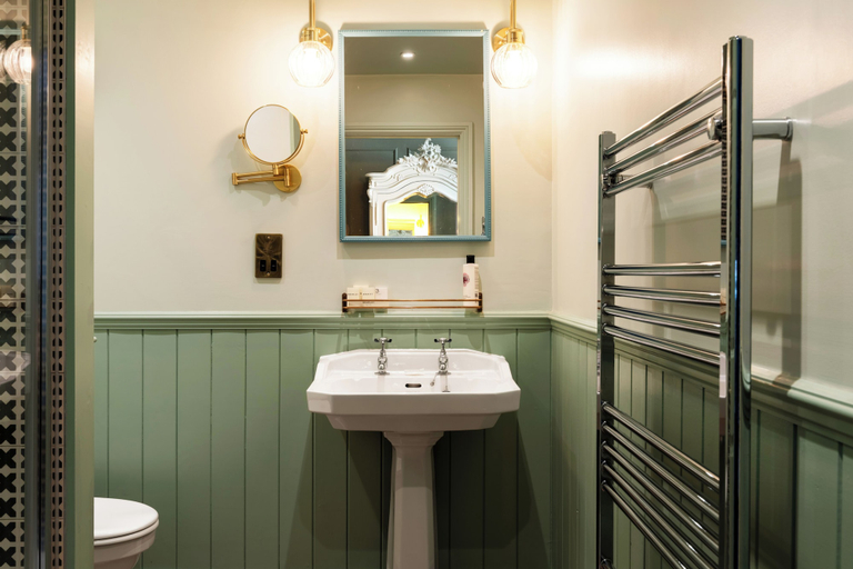 Bathroom 3, The Bull Hotel, Dorset