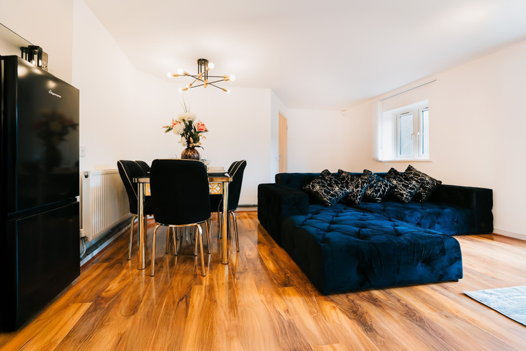 Room 2, LUX Woolwich Flat 2 Stops to Canary Wharf, London