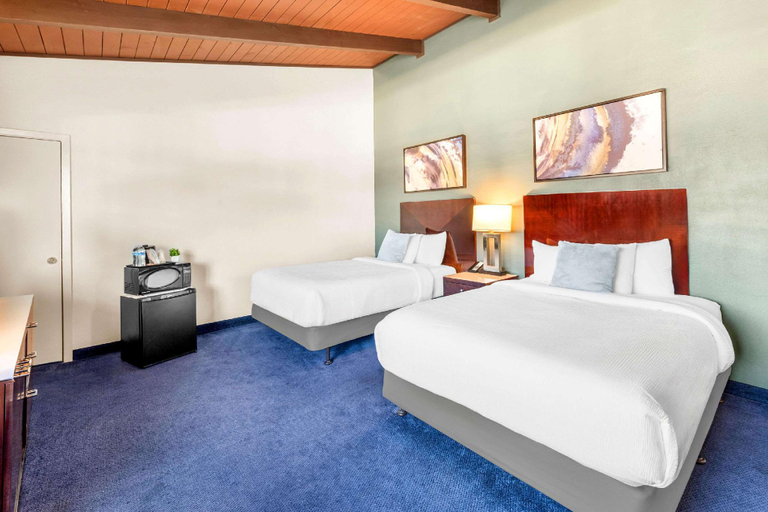 Bedroom 3, Quality Inn Suites, Amador
