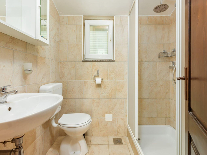 Bathroom 4, Apartment in Liznjan near Bora Beach, Ližnjan