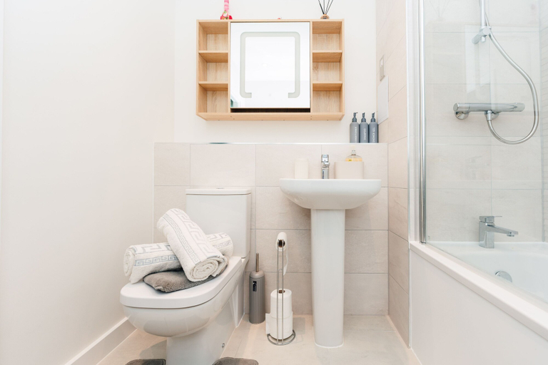 Room 2, LUX Riverside Duplex Masionette By LCY Excel, London