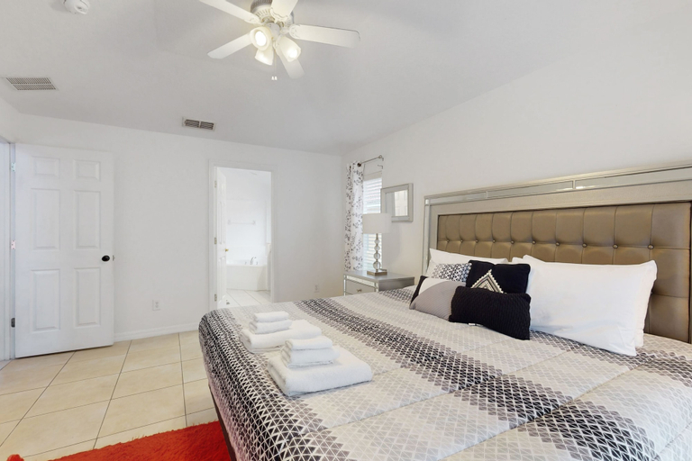 Room 2, Single-level Home With Private Pool, Game Room, and W/D - Near Golf/disney, Polk