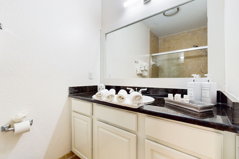 Bathroom 5, Tuscan Lane, Osceola