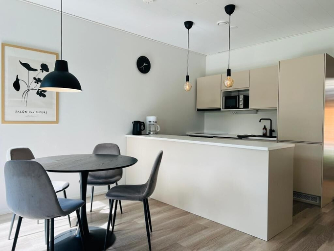 Dining, Modern 3BR House with Sauna & Parking, Uusimaa