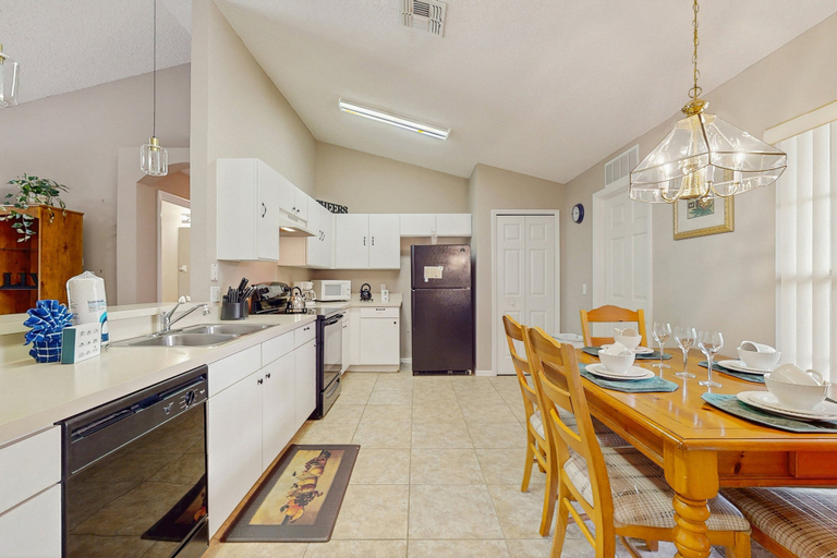 Private kitchen 5, Inviting Pool Home With Tranquil Pond View Near Theme Parks & Attractions, Osceola
