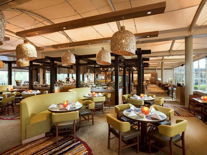 Food & Drinks 5, Sails in the Desert, Petermann-Simpson