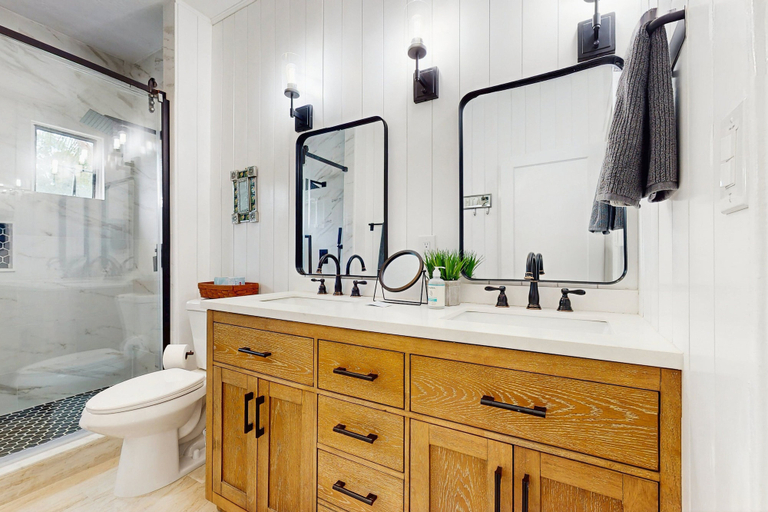 Bathroom 5, Spanish Style Home With Lake View, Fire pit and Wifi, Highlands